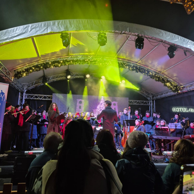 Strom svítí, Lída zpívá